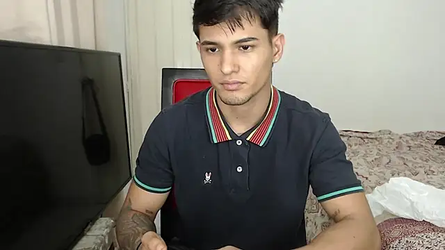 Snapshot of Alex_mojica chatting on 10-15-25, 05:18 Alex mojica online show from 10-15-25, 05:18