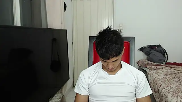 Snapshot of Alex_mojica chatting on 11-04-25, 05:17 Alex mojica online show from 11-04-25, 05:17