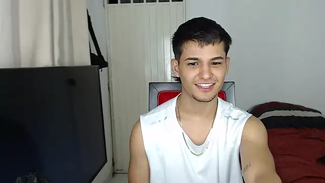 Snapshot of Alex_mojica chatting on 11-08-25, 05:07 Alex mojica online show from 11-08-25, 05:07