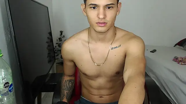 Snapshot of Alex_mojica chatting on 11-29-25, 08:17 Alex mojica online show from 11-29-25, 08:17