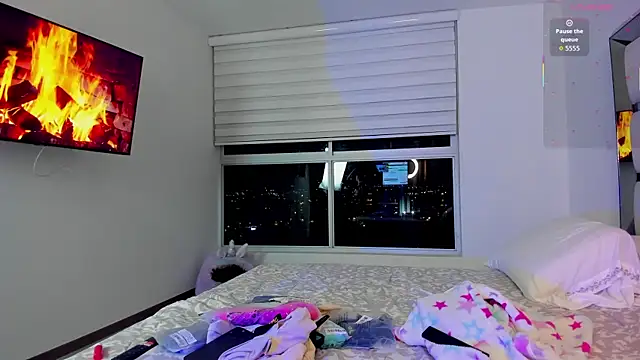 Snapshot of Michelle_Ferrerr chatting on 12-21-25, 03:57 Michelle Ferrerr online show from 12-21-25, 03:57