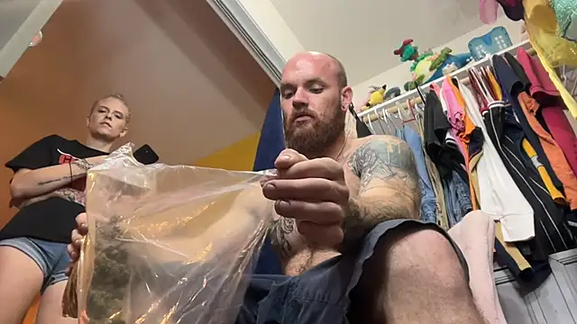 Snapshot of bearcub300 chatting on 11-14-25, 05:39 bearcub300 online show from 11-14-25, 05:39