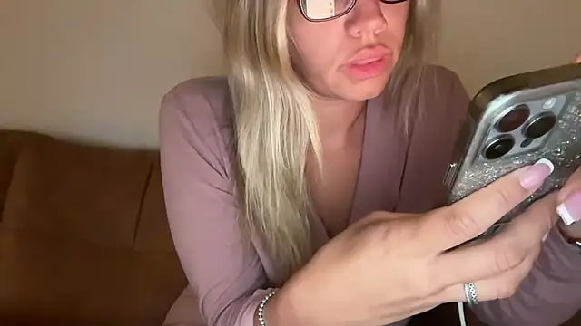 prettyykitty22 online show from 09-21-25, 08:38