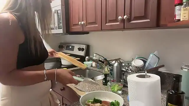 prettyykitty22 online show from 11-11-25, 02:22