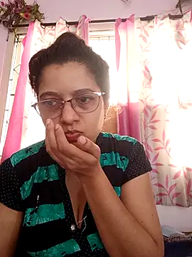 Snapshot of thanusi_2 chatting on 09-10-25, 04:34 thanusi 2 online show from 09-10-25, 04:34