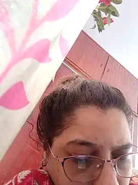 Snapshot of thanusi_2 chatting on 09-11-25, 05:29 thanusi 2 online show from 09-11-25, 05:29