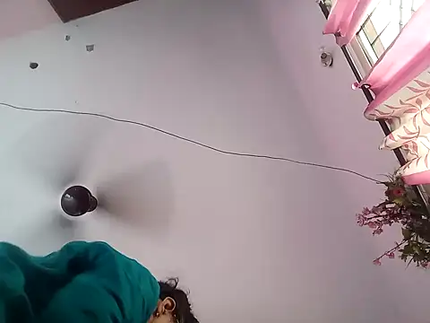 Snapshot of thanusi_2 chatting on 09-15-25, 04:45 thanusi 2 online show from 09-15-25, 04:45