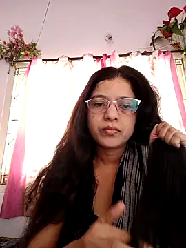 Snapshot of thanusi_2 chatting on 09-16-25, 06:03 thanusi 2 online show from 09-16-25, 06:03