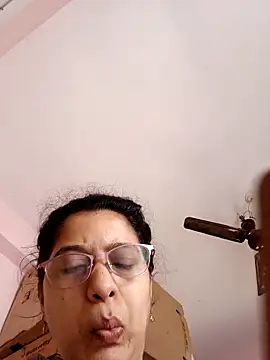 Snapshot of thanusi_2 chatting on 09-24-25, 06:50 thanusi 2 online show from 09-24-25, 06:50