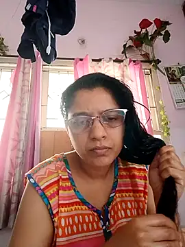 Snapshot of thanusi_2 chatting on 09-25-25, 06:17 thanusi 2 online show from 09-25-25, 06:17