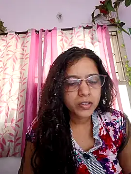 Snapshot of thanusi_2 chatting on 09-28-25, 08:42 thanusi 2 online show from 09-28-25, 08:42