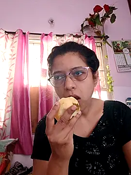 Snapshot of thanusi_2 chatting on 10-01-25, 03:56 thanusi 2 online show from 10-01-25, 03:56