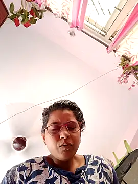 Snapshot of thanusi_2 chatting on 10-04-25, 06:55 thanusi 2 online show from 10-04-25, 06:55