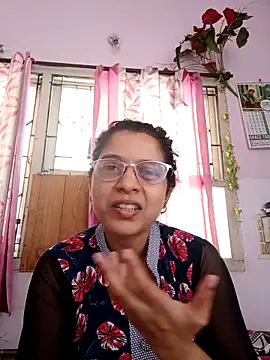 Snapshot of thanusi_2 chatting on 10-15-25, 06:57 thanusi 2 online show from 10-15-25, 06:57