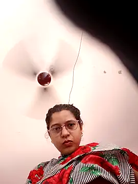 Snapshot of thanusi_2 chatting on 10-17-25, 05:43 thanusi 2 online show from 10-17-25, 05:43