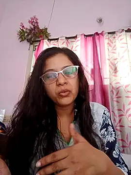 Snapshot of thanusi_2 chatting on 10-19-25, 10:05 thanusi 2 online show from 10-19-25, 10:05