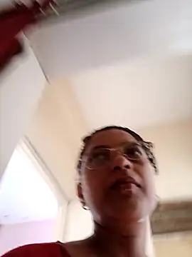 Snapshot of thanusi_2 chatting on 10-31-25, 08:37 thanusi 2 online show from 10-31-25, 08:37