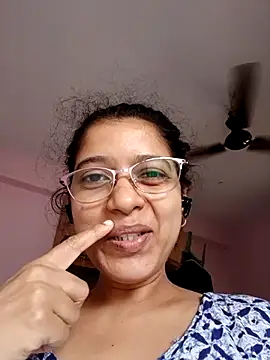 Snapshot of thanusi_2 chatting on 11-04-25, 06:23 thanusi 2 online show from 11-04-25, 06:23