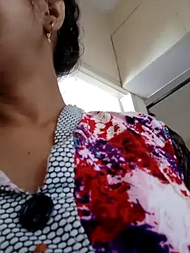 Snapshot of thanusi_2 chatting on 11-18-25, 05:56 thanusi 2 online show from 11-18-25, 05:56