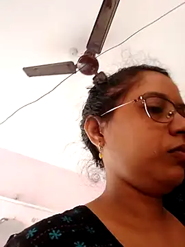 Snapshot of thanusi_2 chatting on 11-21-25, 06:01 thanusi 2 online show from 11-21-25, 06:01