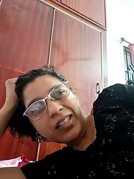 Snapshot of thanusi_2 chatting on 11-22-25, 01:04 thanusi 2 online show from 11-22-25, 01:04