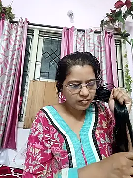 Snapshot of thanusi_2 chatting on 11-25-25, 12:49 thanusi 2 online show from 11-25-25, 12:49