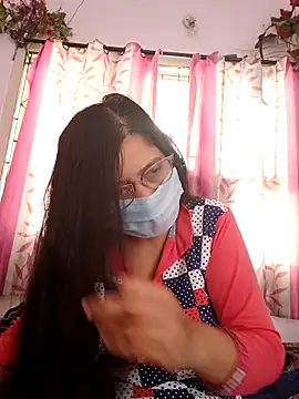 Snapshot of thanusi_2 chatting on 12-15-25, 06:50 thanusi 2 online show from 12-15-25, 06:50