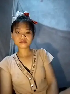 LinhNa999 online show from 09-09-25, 01:38