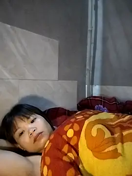 LinhNa999 online show from 12-22-25, 01:13