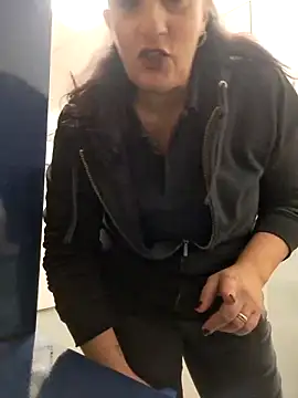 Snapshot of monella821 chatting on 11-28-25, 05:26 monella821 online show from 11-28-25, 05:26