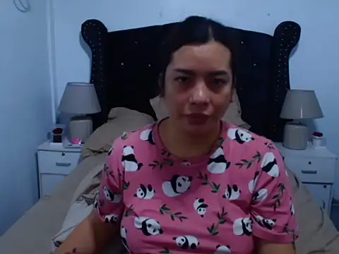 Snapshot of AnnaMedina05 chatting on 02-09-26, 10:47 AnnaMedina05 online show from 02-09-26, 10:47