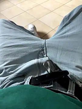 Snapshot of Manu97k chatting on 10-13-25, 03:01 Manu97k online show from 10-13-25, 03:01