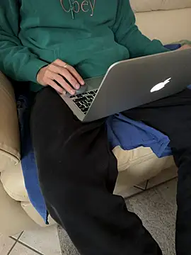 Snapshot of Manu97k chatting on 10-29-25, 09:11 Manu97k online show from 10-29-25, 09:11