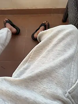 Snapshot of Manu97k chatting on 11-15-25, 08:00 Manu97k online show from 11-15-25, 08:00