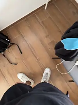 Snapshot of Manu97k chatting on 11-17-25, 04:46 Manu97k online show from 11-17-25, 04:46