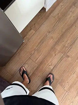 Snapshot of Manu97k chatting on 12-18-25, 03:29 Manu97k online show from 12-18-25, 03:29