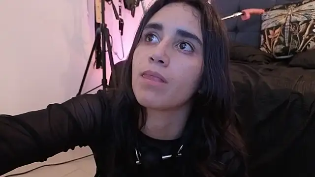 Snapshot of elowen_halley1 chatting on 09-13-25, 08:03 elowen halley1 online show from 09-13-25, 08:03