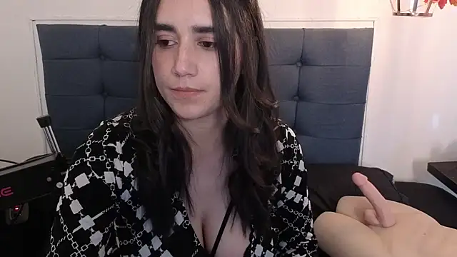 Snapshot of elowen_halley1 chatting on 09-19-25, 07:14 elowen halley1 online show from 09-19-25, 07:14