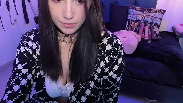 Snapshot of elowen_halley1 chatting on 09-25-25, 06:00 elowen halley1 online show from 09-25-25, 06:00