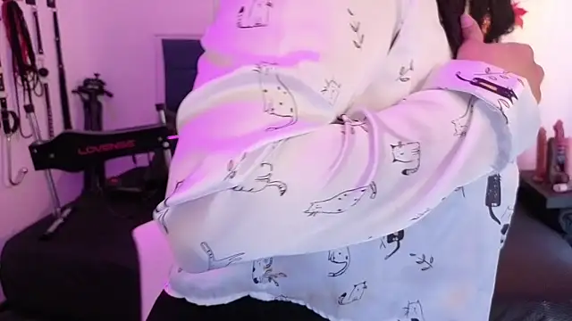 Snapshot of elowen_halley1 chatting on 10-12-25, 07:24 elowen halley1 online show from 10-12-25, 07:24