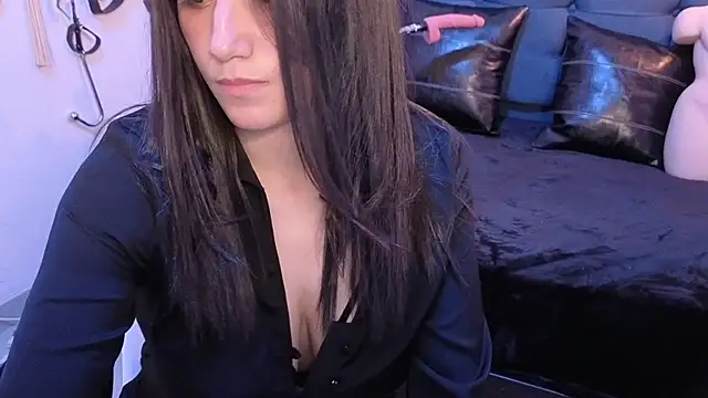 Snapshot of elowen_halley1 chatting on 10-17-25, 08:00 elowen halley1 online show from 10-17-25, 08:00