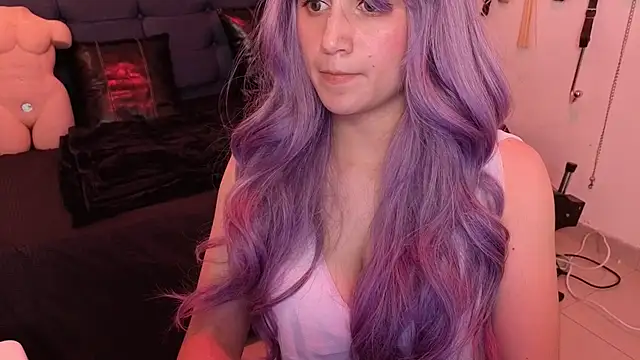 Snapshot of elowen_halley1 chatting on 10-31-25, 08:32 elowen halley1 online show from 10-31-25, 08:32