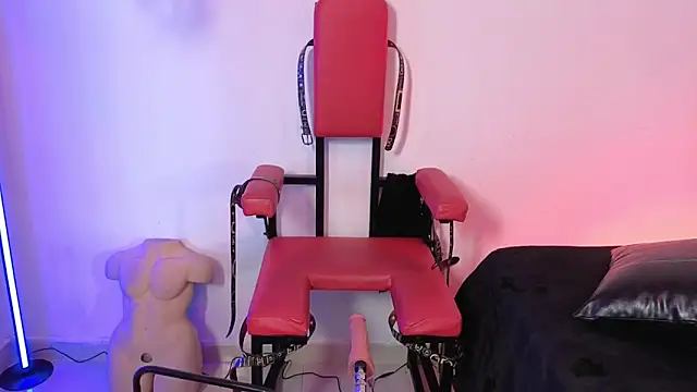 elowen halley1 online show from 04-16-26, 09:39