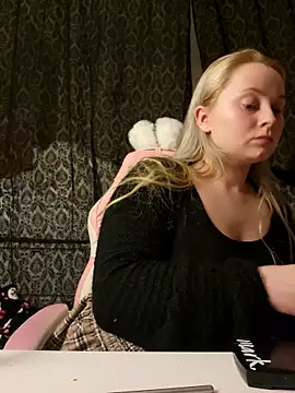 Snapshot of EmilyAngelUK chatting on 12-05-25, 01:47 EmilyAngelUK online show from 12-05-25, 01:47