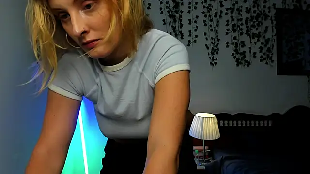 Snapshot of Ariana_Spring chatting on 10-25-25, 03:47 Ariana Spring online show from 10-25-25, 03:47