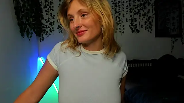 Snapshot of Ariana_Spring chatting on 10-26-25, 03:40 Ariana Spring online show from 10-26-25, 03:40