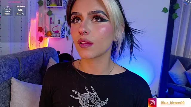 blue kitten online show from 11-28-25, 04:04