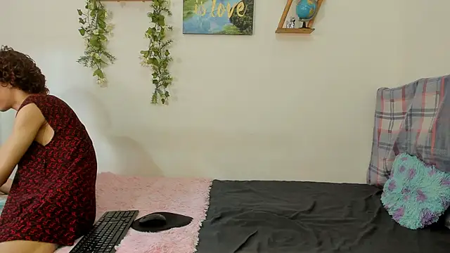 Snapshot of Peterfrost19 chatting on 09-19-25, 03:45 Peterfrost19 online show from 09-19-25, 03:45