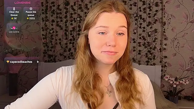 Snapshot of _influensii_ chatting on 09-25-25, 04:49  influensii  online show from 09-25-25, 04:49