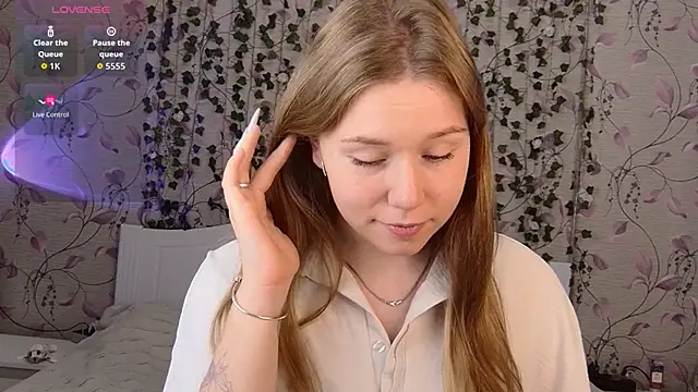 Snapshot of _influensii_ chatting on 10-23-25, 05:07  influensii  online show from 10-23-25, 05:07